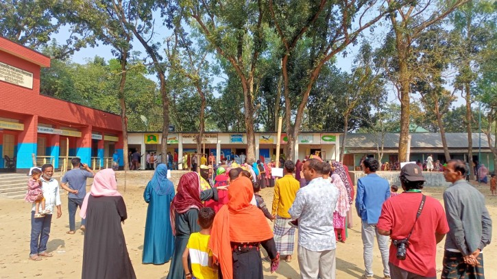 বগুড়ার ৭টি আসনে আড়াই ঘণ্টায় ভোট পড়েছে ১৮.৩৬ শতাংশ