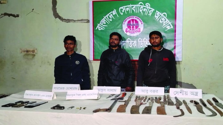 বগুড়ায় পিস্তল ও দেশীয় অস্ত্রসহ বিএনপির ৩ কর্মী গ্রেপ্তার