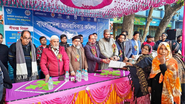 বগুড়ার এরুলিয়ায় মানবাধিকার কমিশনের নতুন কমিটির অভিষেক ও শীতবস্ত্র বিতরণ