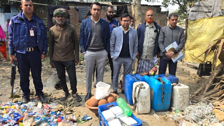 বগুড়ায় ভেজাল গুড়ের কারখানায় ভোক্তা অধিদপ্তরের অভিযান