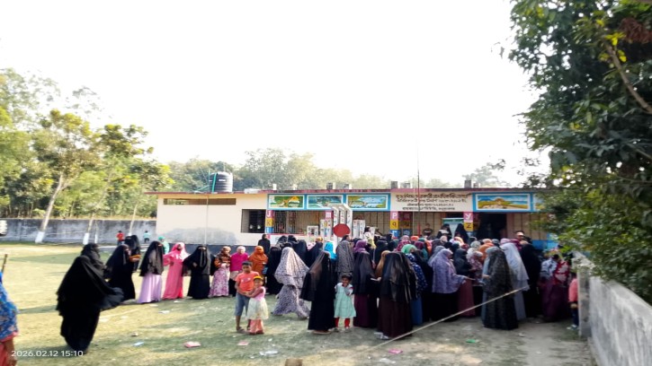  বগুড়ায় দুপুর ২টা পর্যন্ত ভোট পড়েছে ৫৩ শতাংশের বেশি