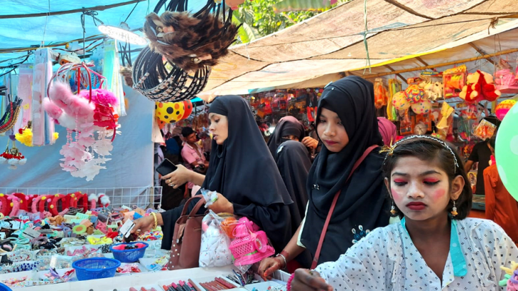 ‘বউ মেলায়’ নারীদের ভিড়