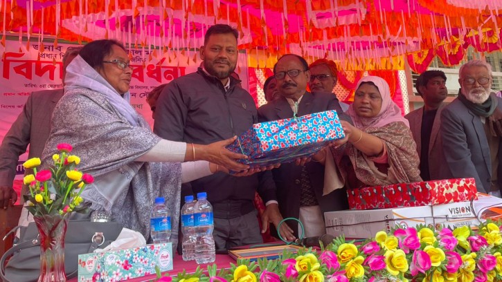 নাটোরে প্রধান শিক্ষক আবুল কালামের বিদায়, আবেগঘন সংবর্ধনা