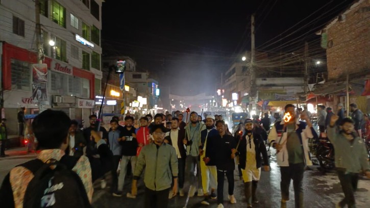 ইনকিলাব মঞ্চের কর্মসূচিতে হামলার প্রতিবাদে জয়পুরহাটে মশাল মিছিল