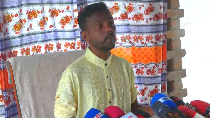 স্ত্রীকে তালাক দেওয়ার ঘোষণা হিরো আলমের