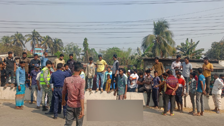 মাইক্রোর ধাক্কায় ছিটকে পড়া স্বামী-স্ত্রী বাসচাপায় নিহত