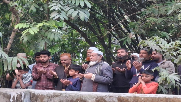 শহীদ সাকিলের কবর জিয়ারত করলেন জামায়াত প্রার্থী গোলাম রব্বানী