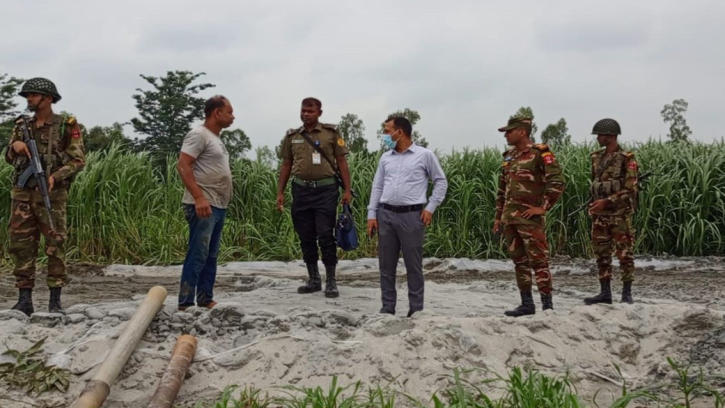 বগুড়ায় বাঙালি নদীতে বালু উত্তোলন বন্ধে যৌথবাহিনীর অভিযান, ২ লাখ টাকা জরিমানা 